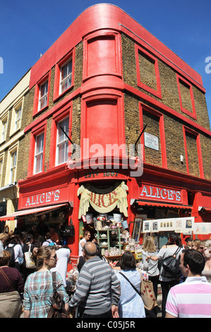 Der Portobello Market an einem Samstag Nachmittag Stockfoto