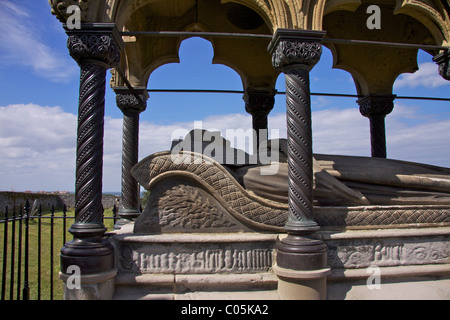 Grace Darling Denkmal befindet sich auf dem Friedhof der St.Aidan Kirche in Bamburgh Stockfoto