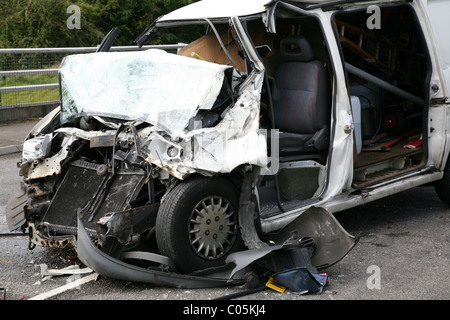 Autounfall nach einem Kopf über crash Stockfoto