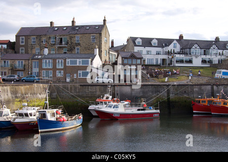 Der Hafen von gemeinsame mit dem "Bamburgh Castle" Gasthof am Kai Stockfoto