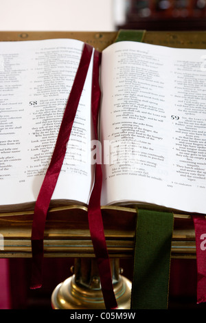 Bibel am Rednerpult, Anglican Church of Ireland, Adare County Limerick Stockfoto