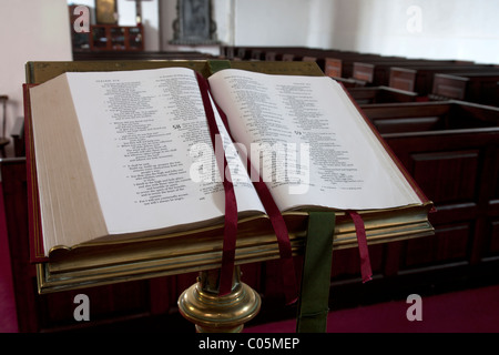 Bibel am Rednerpult, Anglican Church of Ireland, Adare County Limerick Stockfoto