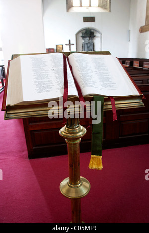 Bibel am Rednerpult, Anglican Church of Ireland, Adare County Limerick Stockfoto