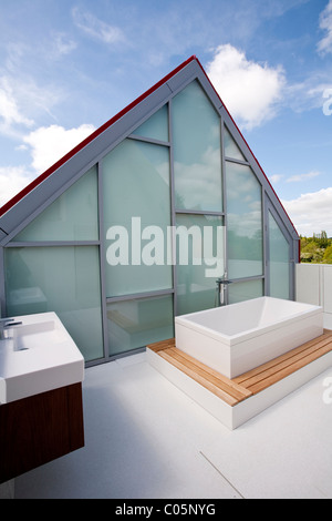 Open Sie Roof Top Badezimmer der gleitenden Haus Suffolk England. Foto: Jeff Gilbert Stockfoto