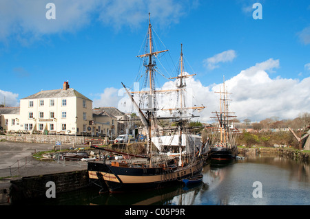 Großsegler im Hafen von Charlestown, Cornwall, UK Stockfoto