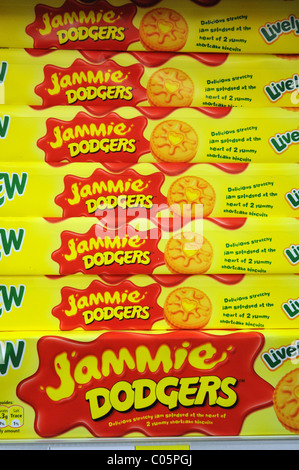 Jammie Dodgers auf einem Regal in einem Supermarkt in England Stockfoto