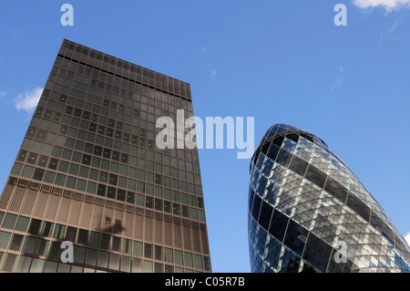 Architektonische Details des Gebäudes Aviva und 30 St Mary Axe, die Gurke, Leadenhall Street, London, England, Vereinigtes Königreich Stockfoto