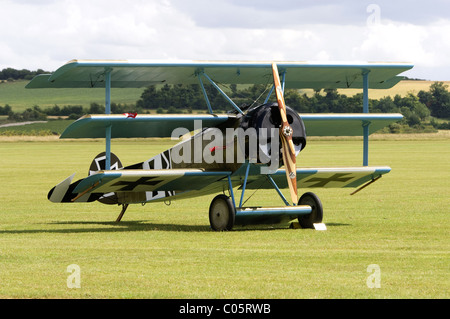 Dreidecker Fokker Dr. 1 WW 1 Ebene, in der Luftwaffe Markierungen, Duxford, England. Stockfoto