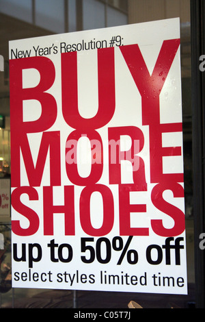 Neujahr Sale unterzeichnen in einem Schaufenster in Sydney, New South Wales, Australien Stockfoto