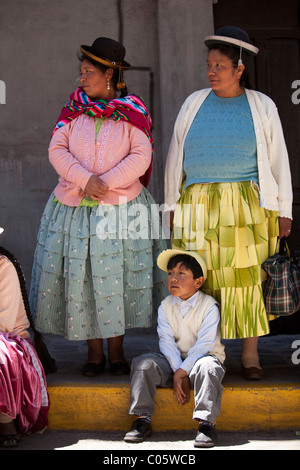 Porträt eines peruanischen Kindes in Puno, Peru. Stockfoto