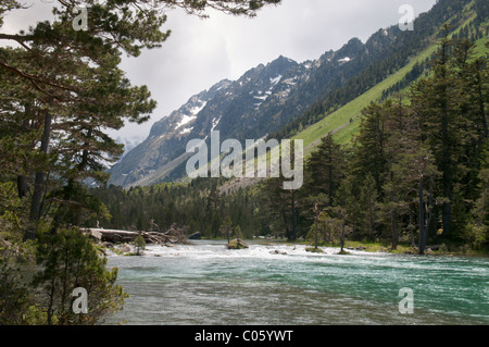 Fluss und Pools, die sich aus der See von Gaube zu Pont d'Espagne. In der Nähe von cauterets. Park National des Pyrenäen, in den Pyrenäen, Frankreich Stockfoto