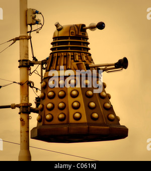 Arzt, Dalek hängend von einem Laternenpfahl in Blackpool Stockfoto