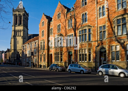 Dean Court Hotel City Centre Hotels und St Wilfrid's Church Im Winter Duncombe Place York North Yorkshire England UK United Großbritannien GB Großbritannien Stockfoto