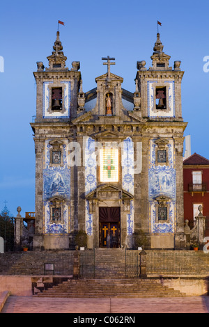 Kirche St. Ildefanso, bedeckt in Azulejos, Porto, Portugal Stockfoto