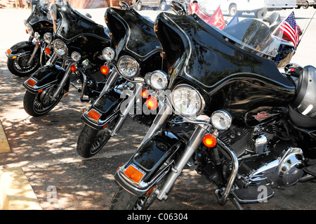 Harley Davidson Motorräder, parkten in einer Raststätte, Page, Arizona, USA Stockfoto