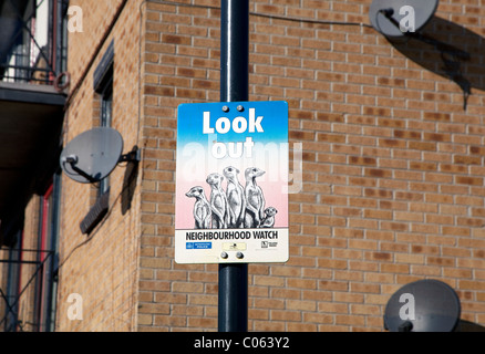 Nachbarschaft Uhr Zeichen & Himmel Gerichte, Mudchute, Isle of Dogs, London Stockfoto