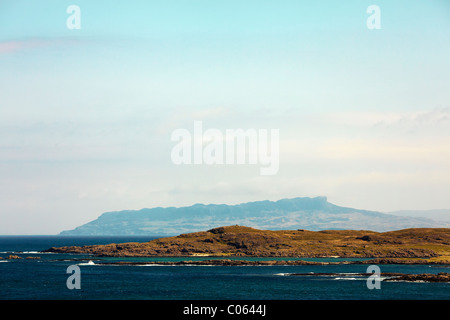 Norden über sanna Bucht und Sanna auf Muck aus ardnamurchan Halbinsel portuairk. Stockfoto