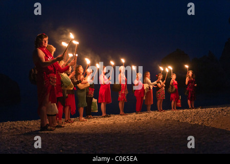 Nacht-Zeremonie auf der Aphrodite Felsen, mystisch, Petra Tou Romiou, Südzypern, South Coast, Griechisch Zypern, Südeuropa Stockfoto