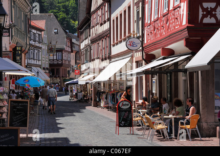 Fachwerkhäuser in der Hauptstraße Miltonberg, Mainfranken, Unterfranken, Franken, Bayern, Deutschland, Europa Stockfoto