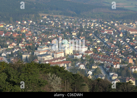 Ansicht der Margaretenkirche Kirche, Guglzipf Lookout, Berndorf, Triestingtal Tal, Niederösterreich, Österreich, Europa Stockfoto