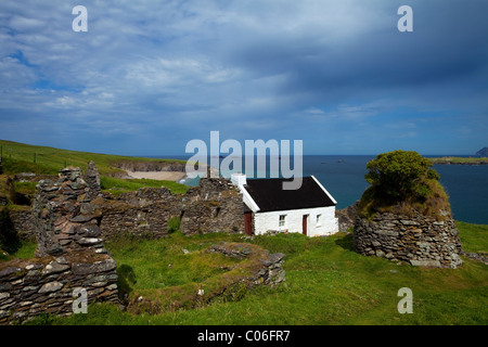 Cottage und verlassenen Hütten auf Great Blasket Island, Blasket Islands, Halbinsel Dingle, County Kerry, Irland Stockfoto