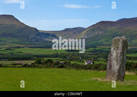Standing Stone in der Nähe von Anascaul, Halbinsel Dingle, County Kerry, Irland Stockfoto