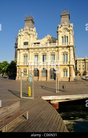 Hafen Verwaltungsgebäude am alten Hafen in der Nähe von La Rambla del Mar, Barcelona, Spanien, Iberische Halbinsel, Europa Stockfoto