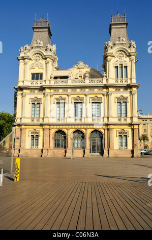 Hafen Verwaltungsgebäude am alten Hafen in der Nähe von La Rambla del Mar, Barcelona, Spanien, Iberische Halbinsel, Europa Stockfoto