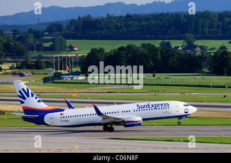 Boeing 737 800 von Sun Express beim Abflug, Flughafen Zürich, Schweiz, Europa Stockfoto