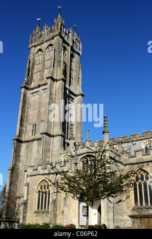 Die Kirche des Heiligen Johannes des Täufers und Heiligen Thorn in Glastonbury, Somerset, England, UK Stockfoto