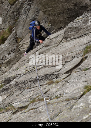 Ein Kletterer auf gerillt Arete, Tryfan, Snowdonia Stockfoto