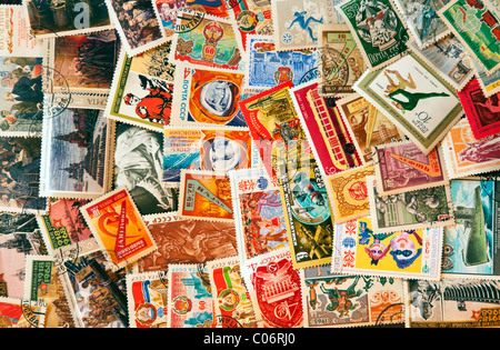 Haufen von Post Briefmarken von der Sowjetunion Stockfoto