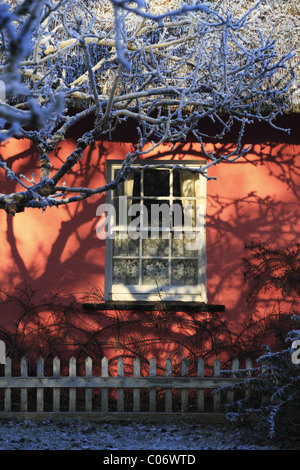 Eine traditionelle irische Cottage-Schiebefenster in Bunratty, Co Clare, Republik Irland Stockfoto