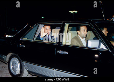 Ägyptens Präsident Hosni Mubarak in der Presidential Limousine in Cairo Foto von Barry Iverson Stockfoto