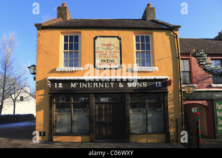 Eine traditionelle Irish Shops in Bunratty, Co. Clare, Irland Rep. Stockfoto