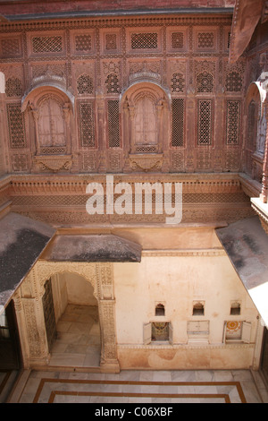 Terrakotta vergitterten Hof Meherangarh Fort, vielbereiste, Rajasthan Stockfoto