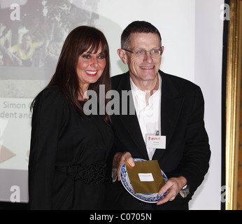 Carol Vorderman Host Moderatorin bei der ersten jährlichen niederländische Schriftsteller Reiseprämien, Institute of Directors, Pall Mall, London, SW1 Stockfoto