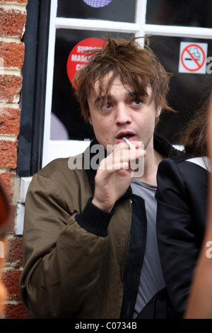 ** Datei Fotos ** * DOHERTY im Gefängnis britischen Rocker PETE DOHERTY, 14 Wochen im Gefängnis wegen Verstoßes gegen die Nutzungsbedingungen verurteilt wurde Stockfoto