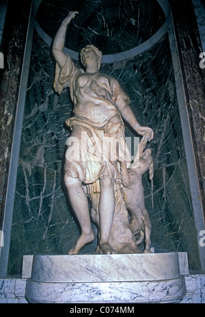 Marmorstatue von Diana, Marmorstatue, Diana, Roman Goddess, Schloss von Versailles, Stadt Versailles, Ile de France, Frankreich Stockfoto