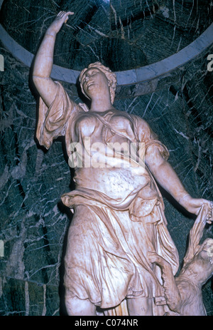 Marmorstatue von Diana, Marmorstatue, Diana, Roman Goddess, Schloss von Versailles, Stadt Versailles, Ile de France, Frankreich Stockfoto