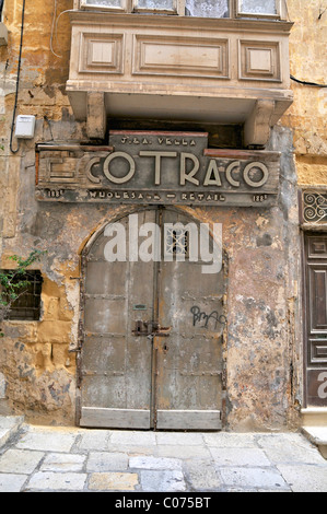 Alte Eingangstür in La Valletta Malta Stockfoto