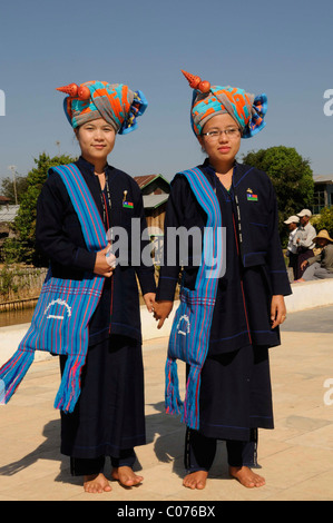 PA-O oder Pao Frauen in Tracht, ethnischer Minderheiten, Tracht, Shan-Staat, Inle-See, Myanmar, Burma Stockfoto