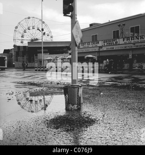 Coney Island im Regen, New York, USA Stockfoto