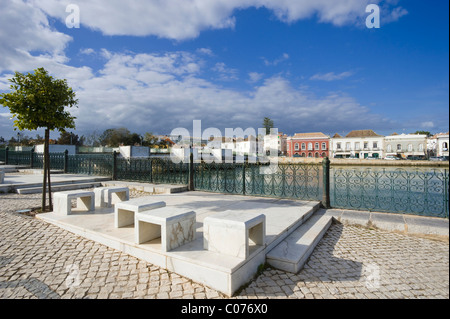 Ponte Romana, römische Brücke über den Rio Gilao Fluss, Tavira, Algarve, Portugal, Europa Stockfoto