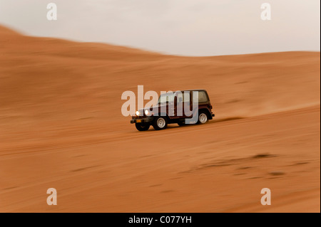 Düne fahren mit Jeep, Wahiba Sands, Oman, Naher Osten Stockfoto