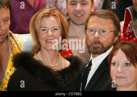 Anni-Frid Reuss, Bjrn Ulvaeus und Darsteller Deutschland-Premiere von "Mamma Mia" im Theater bin Potsdamer Platz Berlin, Deutschland - 21.10.07, Stockfoto