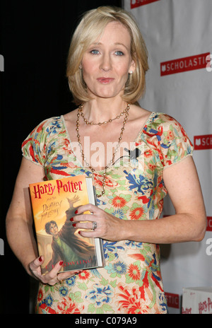 J.k. Rowling an der US-Buch-Tour Start "Harry Potter und die Heiligtümer des Todes" auf dem Kodak Theater Los Angeles, Kalifornien Stockfoto