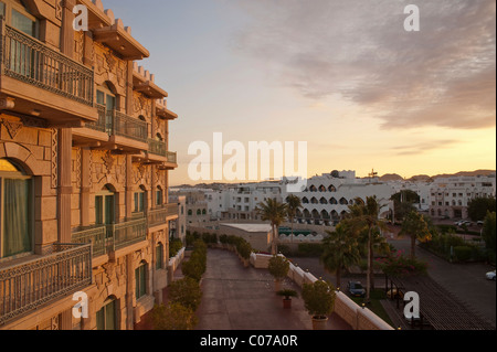 Fassade des Grand Hyatt Muscat früh in den Morgen, Muscat, Oman, Naher Osten Stockfoto