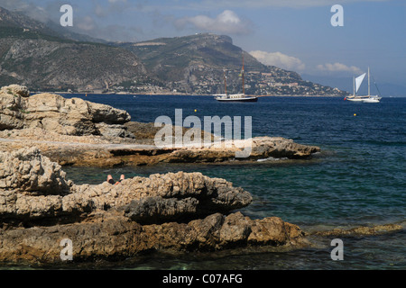 Blick vom Cap Ferrat auf Mt. Tête du Chien, Berg von Monaco, Département Alpes-Maritimes, Région Provence-Alpes-Côte d ' Azur Stockfoto