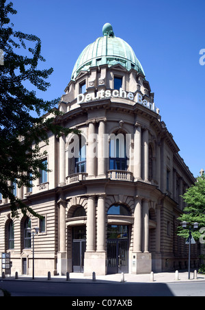 Deutsche Bank und Deutsche Bank, Essen, Ruhrgebiet Region, North Rhine-Westphalia, Deutschland, Europa Stockfoto